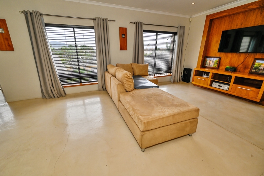 5 Bedroom Property for Sale in Vierlanden Western Cape